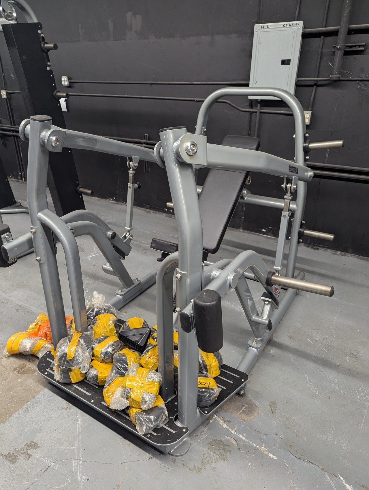 Pro Strength Incline Chest / Shoulder Press - Muscle D Fitness - Adjustable - Plate Loaded - Pec Delt Training